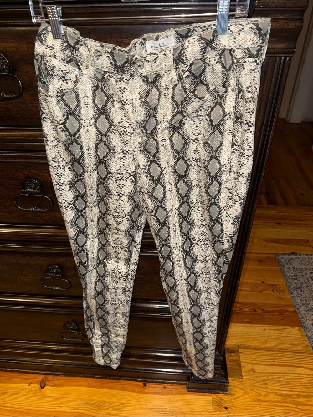 Nicole Miller Black and White Snake Print Cropped Pants